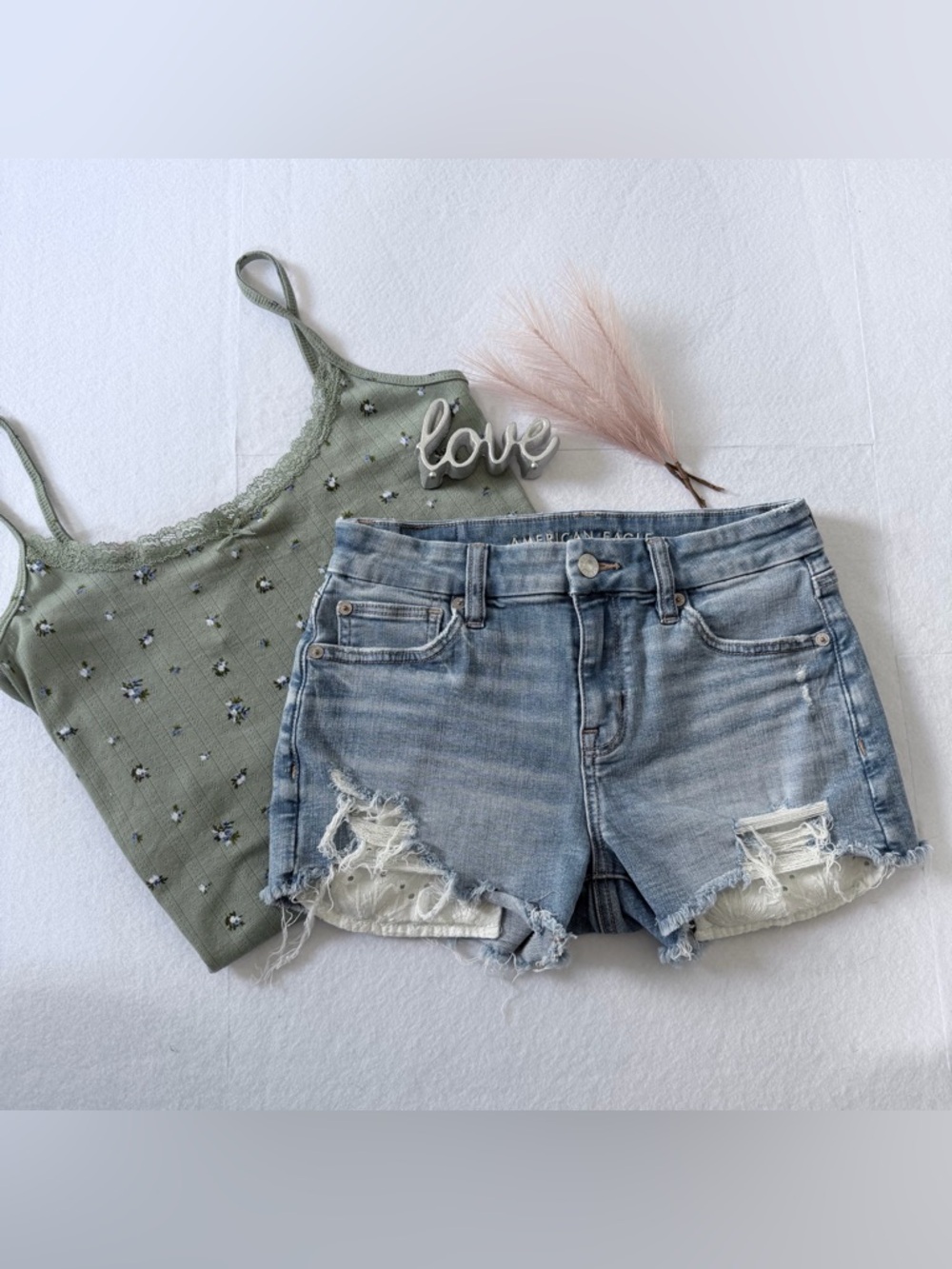 American Eagle Medium Wash Curvy High Rise Shortie